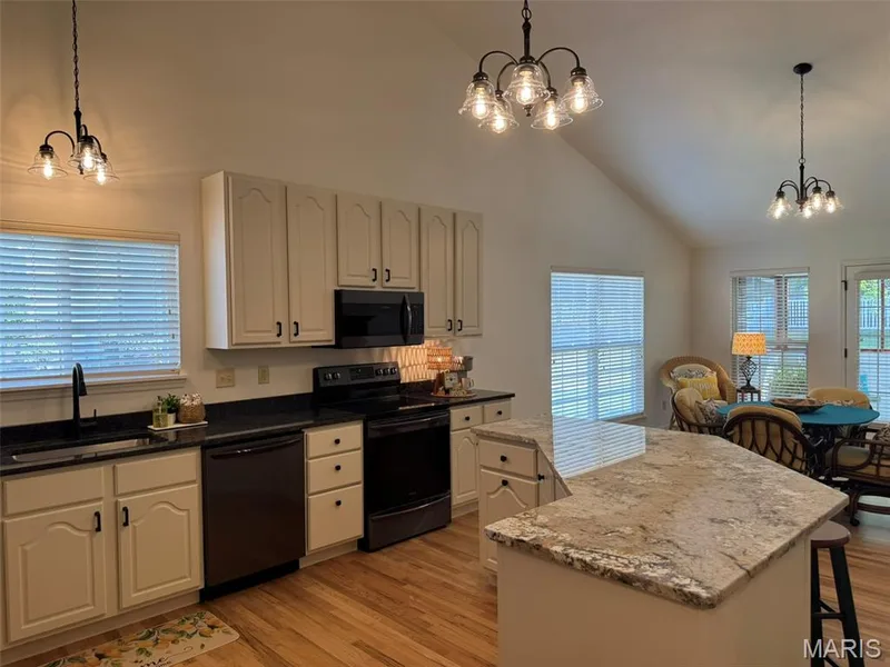 727 Hawk Run Drive, O'Fallon, MO 63368 — listing photo 16 of 57