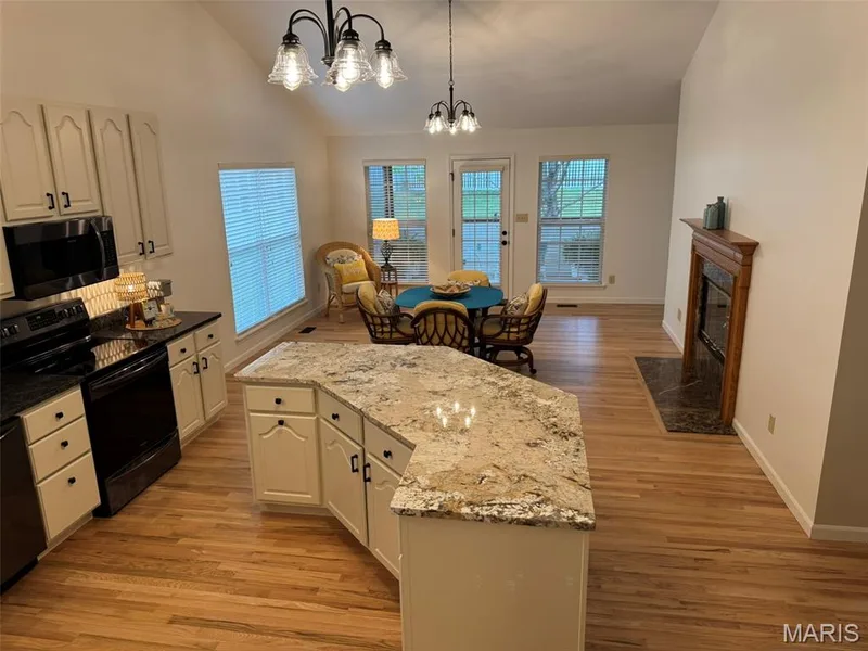 727 Hawk Run Drive, O'Fallon, MO 63368 — listing photo 28 of 57