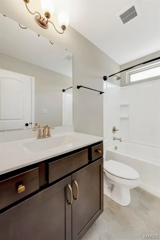 Private Bath in Secondary Bedroom — 106 Downview Drive, O'Fallon, MO 63368