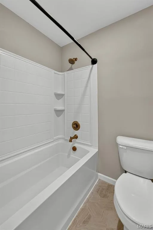 Tub/Shower in Shared Bath — 106 Downview Drive, O'Fallon, MO 63368