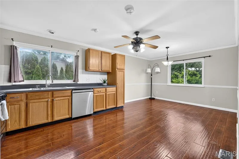 1523 Shadow Lane, St Charles, MO 63303 — listing photo 9 of 44