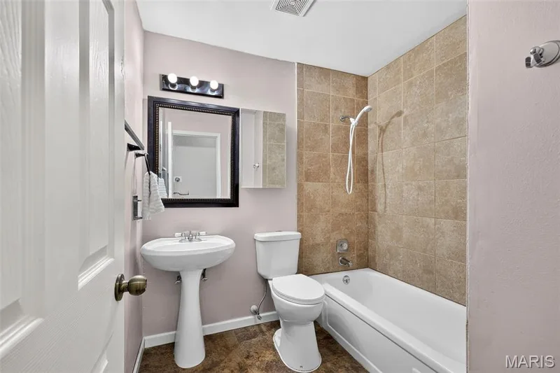 1523 Shadow Lane, St Charles, MO 63303 — listing photo 17 of 44