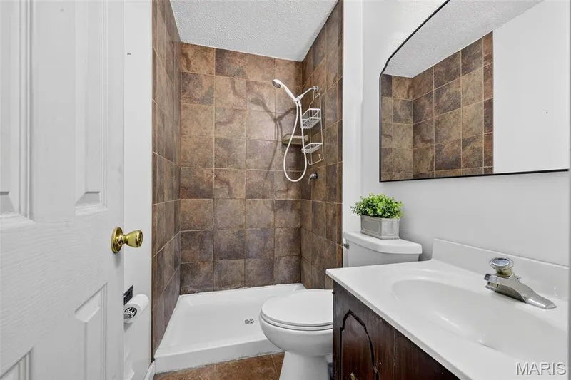 1523 Shadow Lane, St Charles, MO 63303 — listing photo 19 of 44