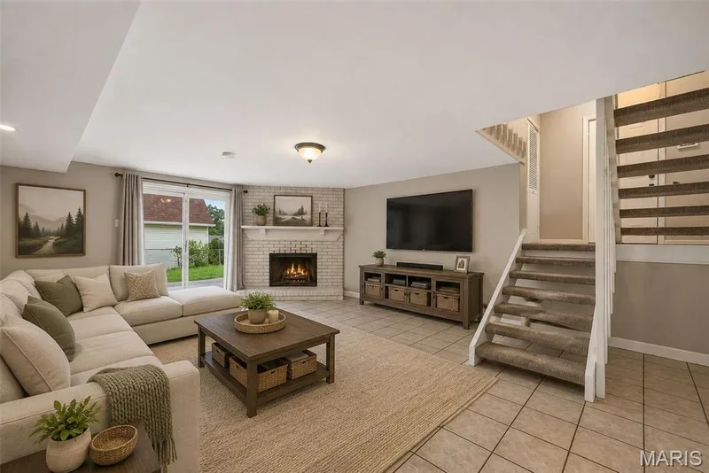 Virtually staged — 1523 Shadow Lane, St Charles, MO 63303
