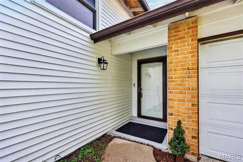 1523 Shadow Lane, St Charles, MO 63303 — listing photo 3 of 44