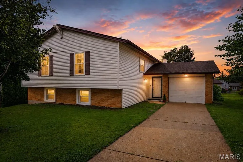 1523 Shadow Lane, St Charles, MO 63303 — listing photo 41 of 44