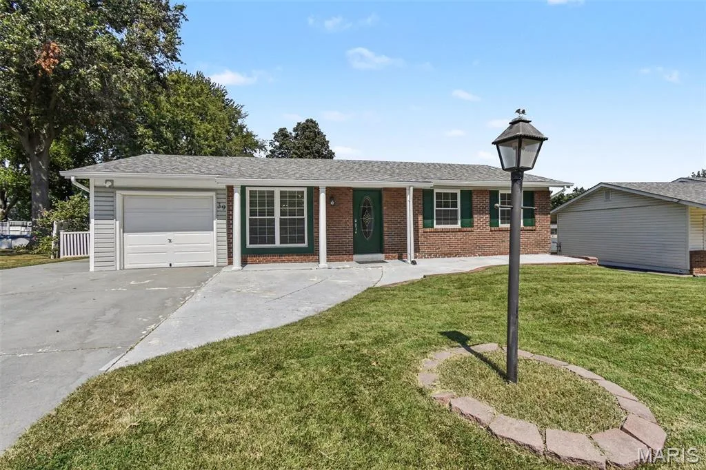 Welcome home! — 39 Oxbow Road, St Peters, MO 63376