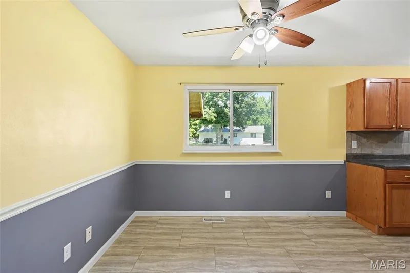 Unloading after grocery shopping is only a few steps inside! — 39 Oxbow Road, St Peters, MO 63376