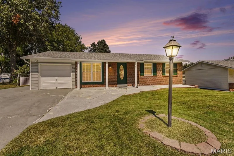 Your home is ready and waiting for you! — 39 Oxbow Road, St Peters, MO 63376