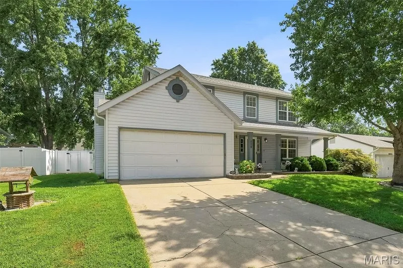 1418 Venus Drive, St Peters, MO 63376 — listing photo 2 of 25