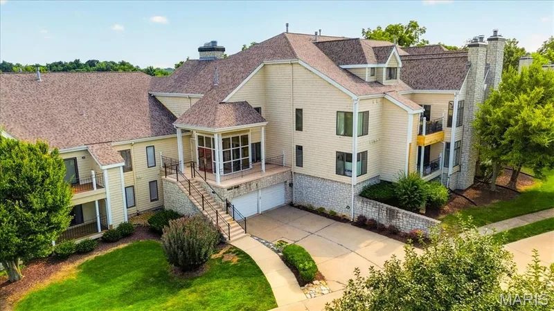 1608 Lake Knoll Drive #1A, Lake St. Louis, MO 63367 — listing photo 2 of 40