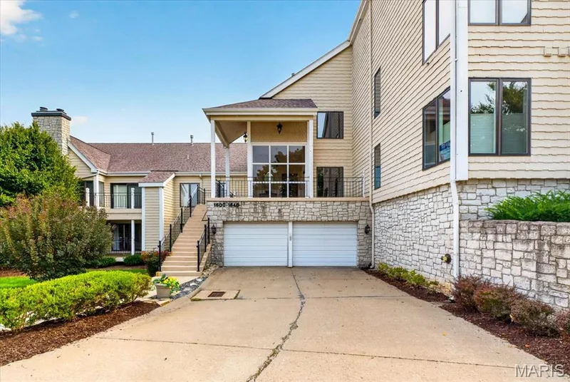 1608 Lake Knoll Drive #1A, Lake St. Louis, MO 63367 — listing photo 3 of 40