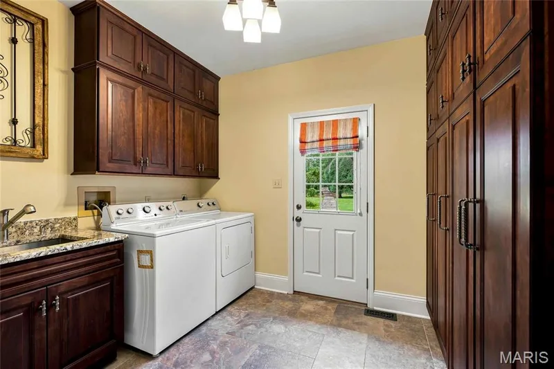1803 Autumn Glen Court, Chesterfield, MO 63017 — listing photo 22 of 56