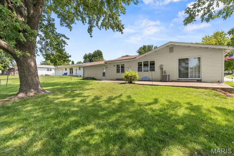 Few Large Trees Offering Shade — 1001 Wilmington Drive, St Charles, MO 63301