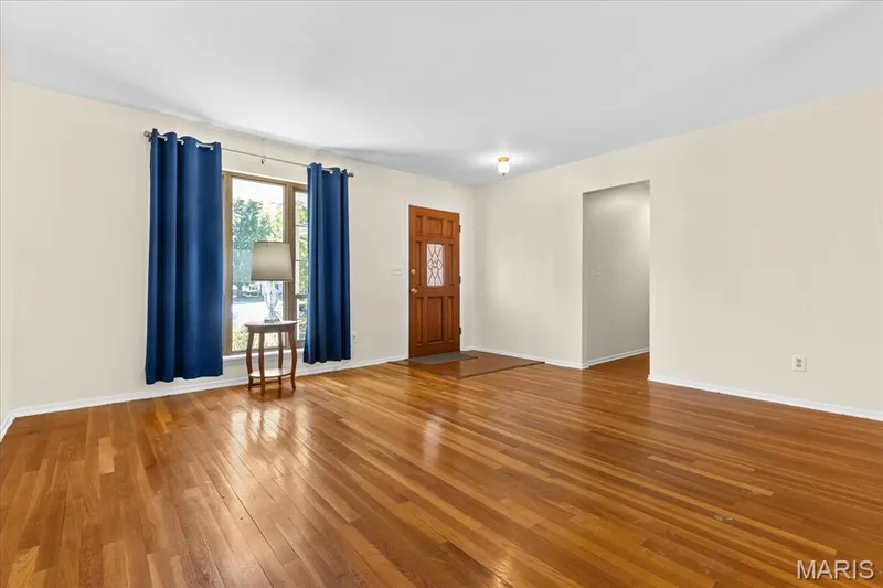 Living Room — 1001 Wilmington Drive, St Charles, MO 63301