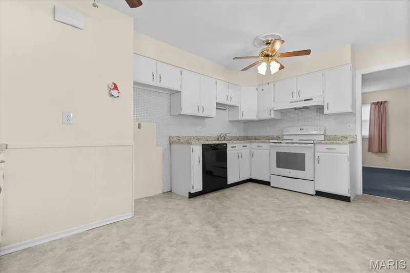Kitchen — 1001 Wilmington Drive, St Charles, MO 63301