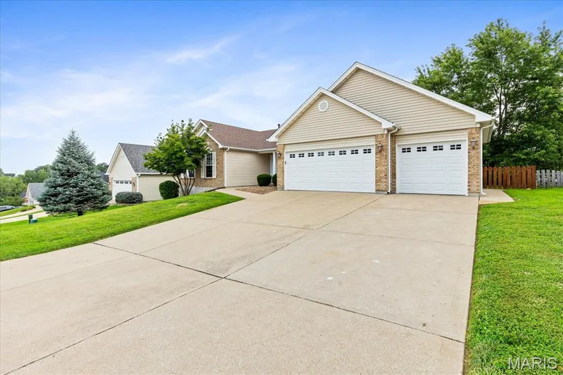 3 Car Garage — 312 Thoreau Boulevard, O'Fallon, MO 63366