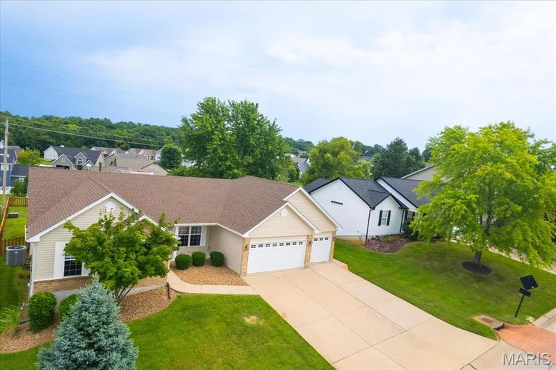 Beautiful Landscaping — 312 Thoreau Boulevard, O'Fallon, MO 63366
