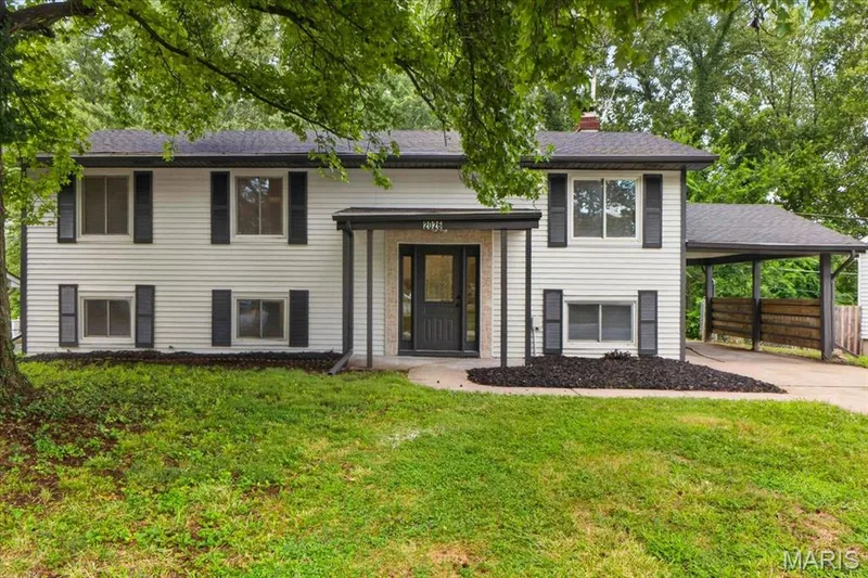 2026 Dawson Drive, St Charles, MO 63301 — listing photo 1 of 60