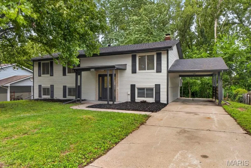 2026 Dawson Drive, St Charles, MO 63301 — listing photo 3 of 60