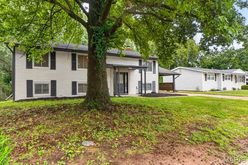 2026 Dawson Drive, St Charles, MO 63301 — listing photo 5 of 60