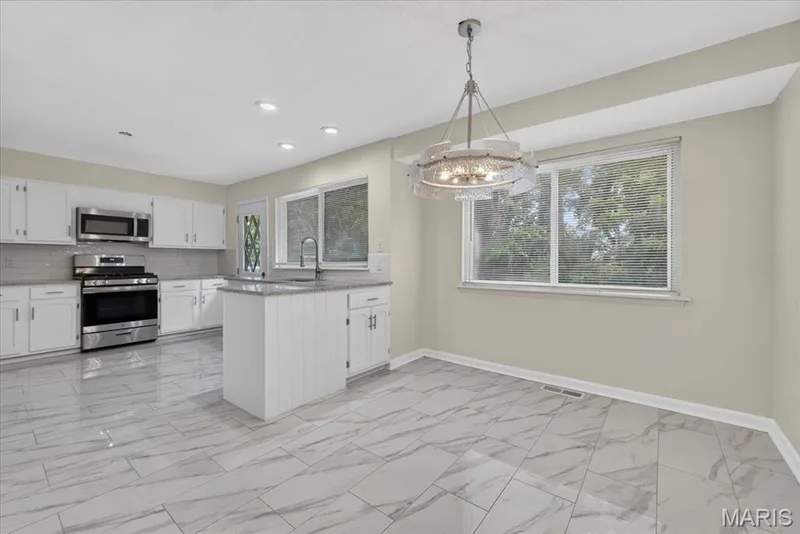 2026 Dawson Drive, St Charles, MO 63301 — listing photo 17 of 60