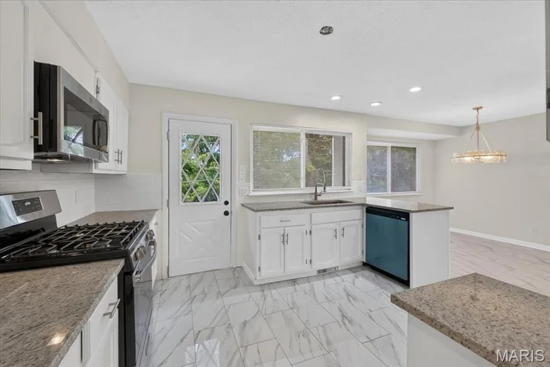 2026 Dawson Drive, St Charles, MO 63301 — listing photo 21 of 60