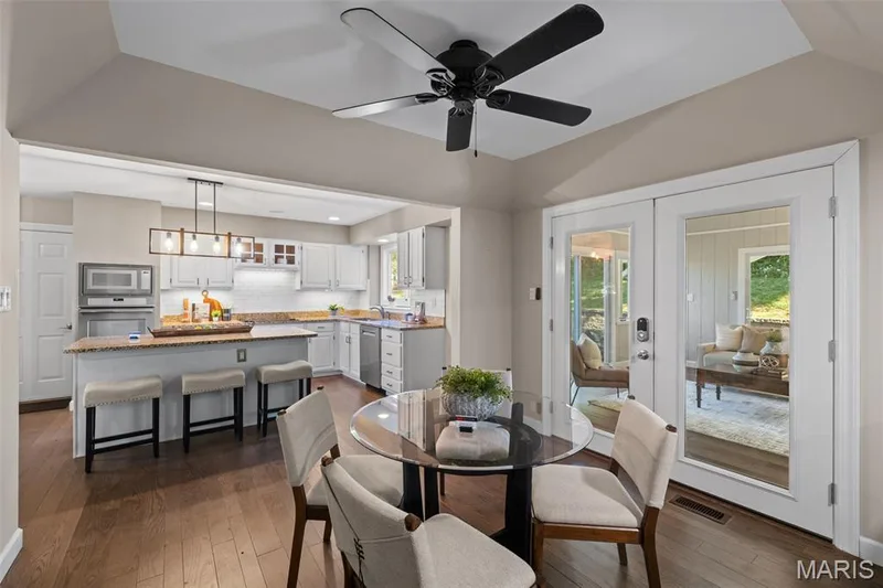 718 Cedar Field Court, Chesterfield, MO 63017 — listing photo 3 of 42