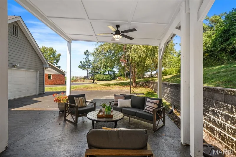 718 Cedar Field Court, Chesterfield, MO 63017 — listing photo 15 of 42