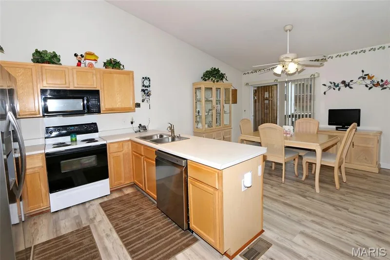 1289 Summergate Parkway #2B, St Peters, MO 63303 — listing photo 8 of 22
