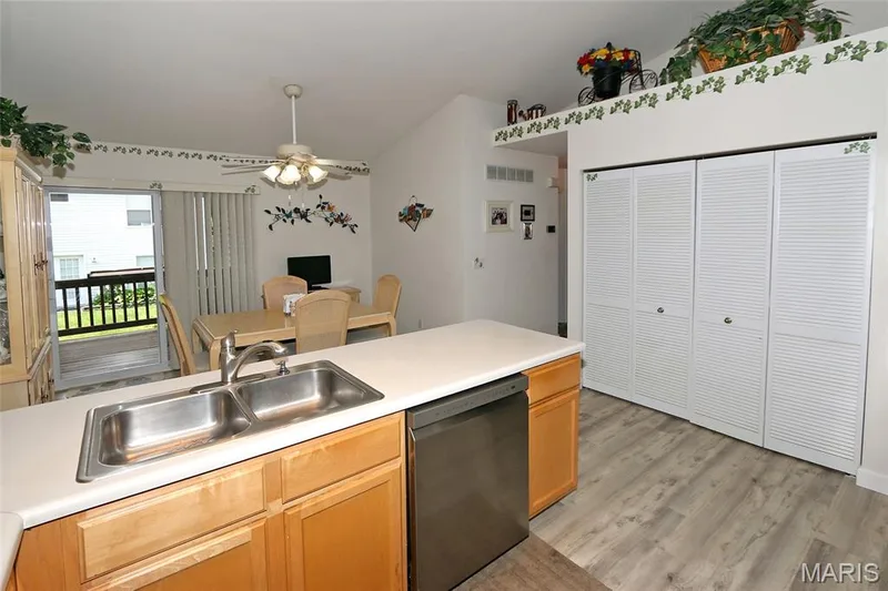 1289 Summergate Parkway #2B, St Peters, MO 63303 — listing photo 9 of 22