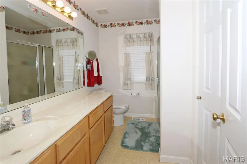 1289 Summergate Parkway #2B, St Peters, MO 63303 — listing photo 14 of 22