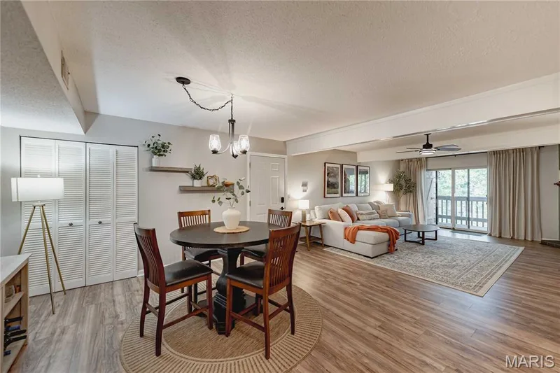 15026 Baxter Village Drive #E, Chesterfield, MO 63017 — listing photo 3 of 24