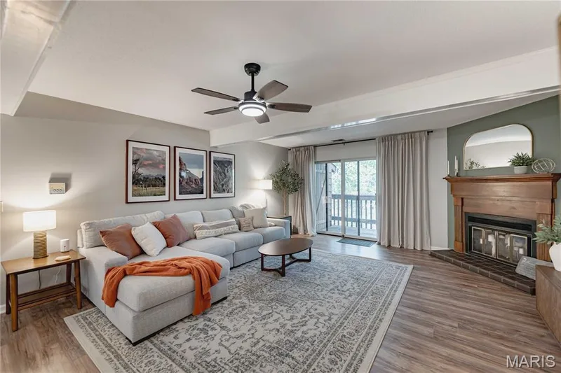 15026 Baxter Village Drive #E, Chesterfield, MO 63017 — listing photo 5 of 24