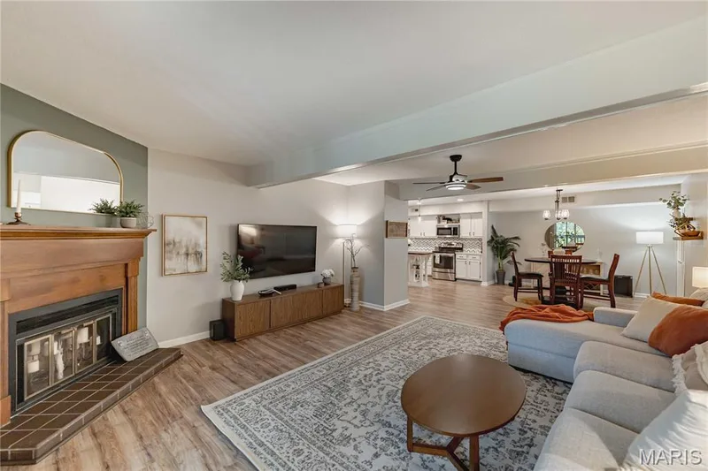 15026 Baxter Village Drive #E, Chesterfield, MO 63017 — listing photo 6 of 24