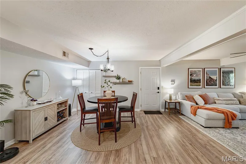 15026 Baxter Village Drive #E, Chesterfield, MO 63017 — listing photo 7 of 24