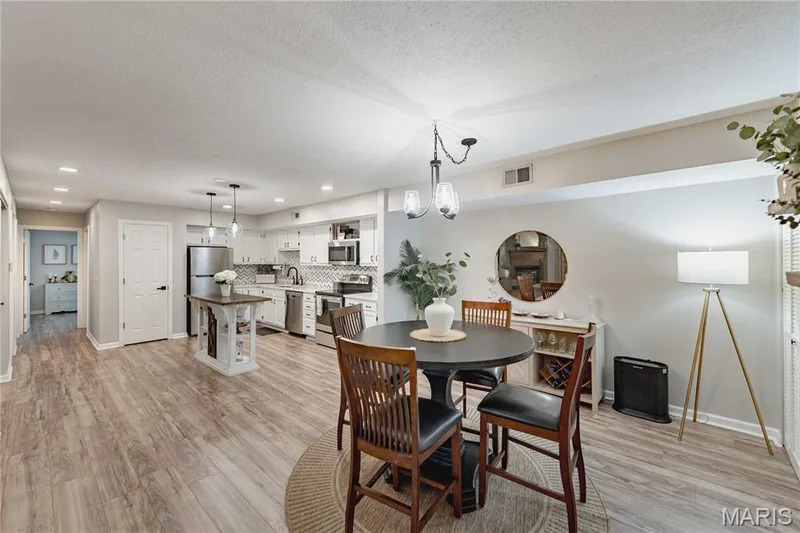 15026 Baxter Village Drive #E, Chesterfield, MO 63017 — listing photo 8 of 24