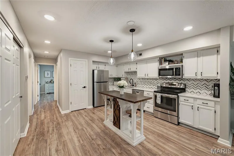 15026 Baxter Village Drive #E, Chesterfield, MO 63017 — listing photo 10 of 24