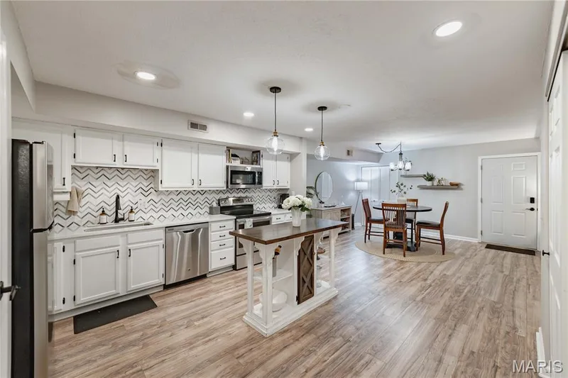 15026 Baxter Village Drive #E, Chesterfield, MO 63017 — listing photo 11 of 24