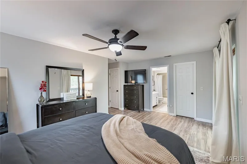 15026 Baxter Village Drive #E, Chesterfield, MO 63017 — listing photo 14 of 24