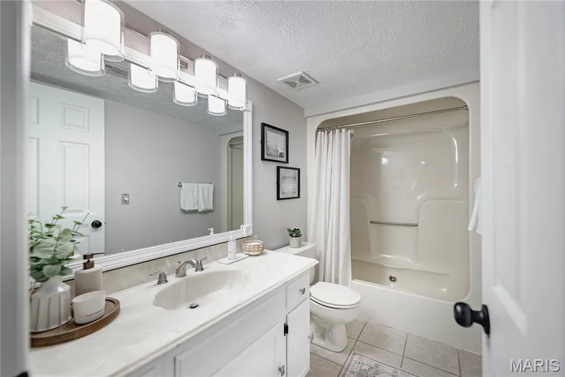 15026 Baxter Village Drive #E, Chesterfield, MO 63017 — listing photo 15 of 24