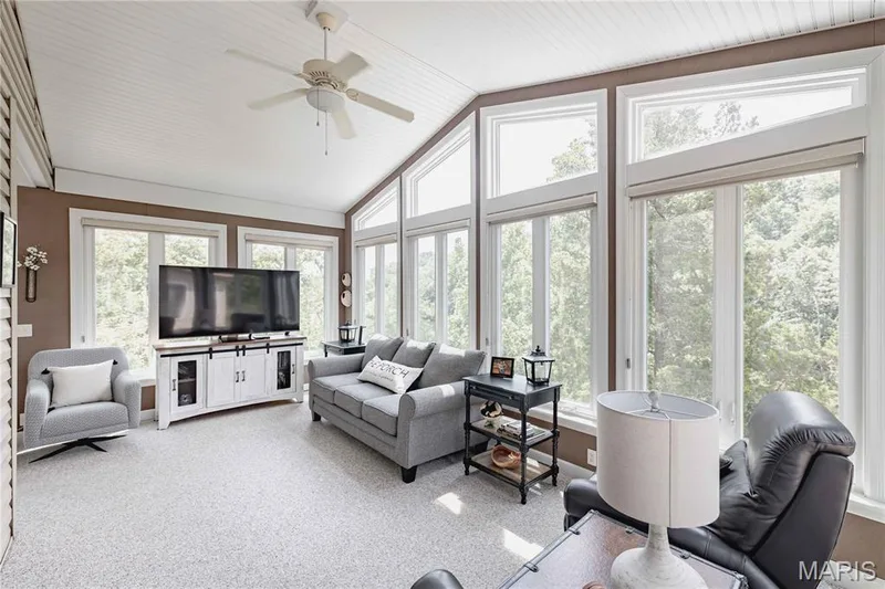 Beautiful sunroom adjacent to the kitchen overlooking the lake — 4484 Kingfisher Court, Augusta, MO 63332