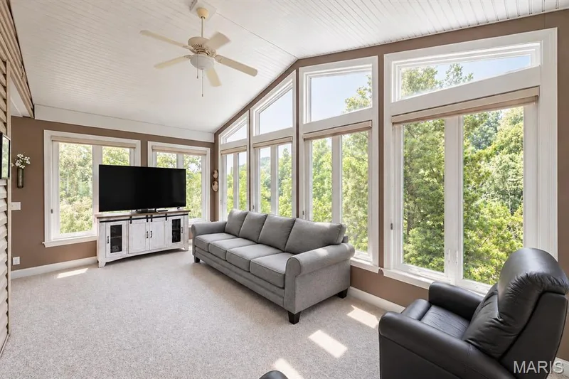 Beautiful sunroom adjacent to the kitchen overlooking the lake — 4484 Kingfisher Court, Augusta, MO 63332