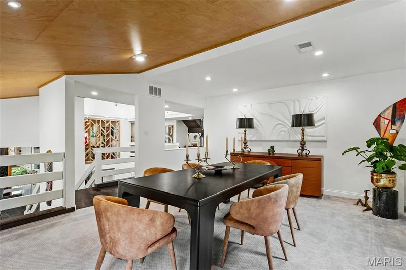 Areas are open to each other-connecting, yet intimate — 35 Arrowhead Estates Court, Chesterfield, MO 63017