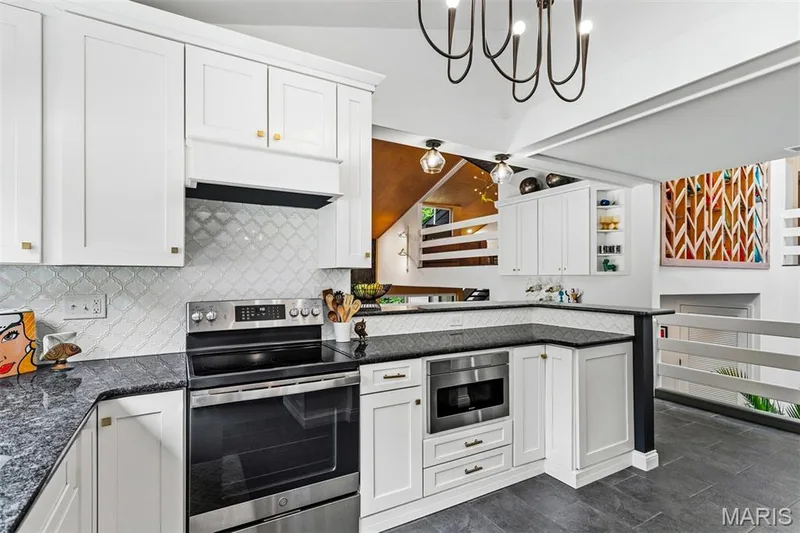 Kitchen has all the modern features and amenities with ample cabinetry — 35 Arrowhead Estates Court, Chesterfield, MO 63017