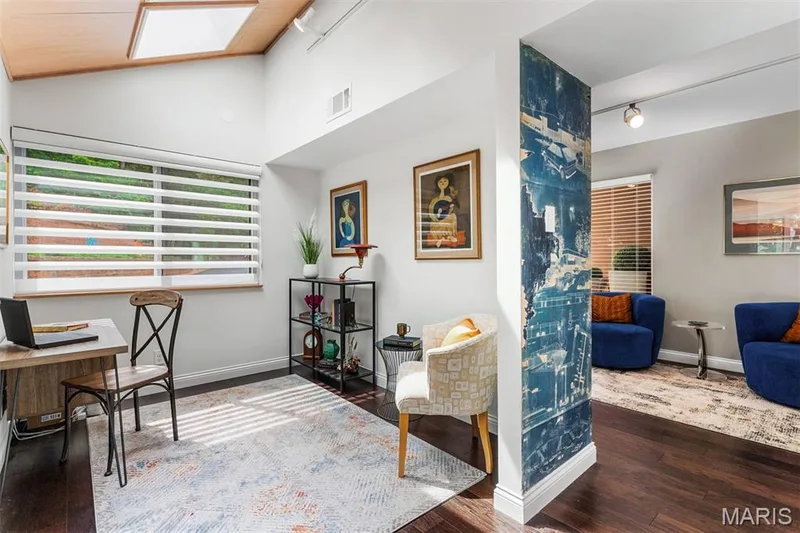 Room for two to work comfortably—or reimagine as guest suite or additional bedroom — 35 Arrowhead Estates Court, Chesterfield, MO 63017