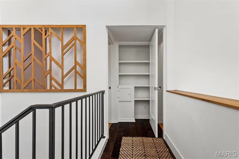 Linen closet has laundry chute (another chute on main level) — 35 Arrowhead Estates Court, Chesterfield, MO 63017