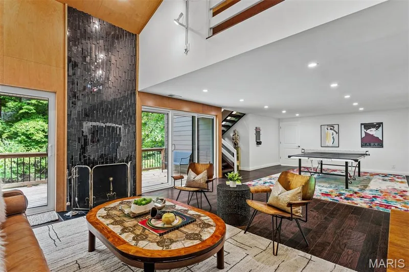 Family room sliding doors to deck, overlooks dock and lake — 35 Arrowhead Estates Court, Chesterfield, MO 63017