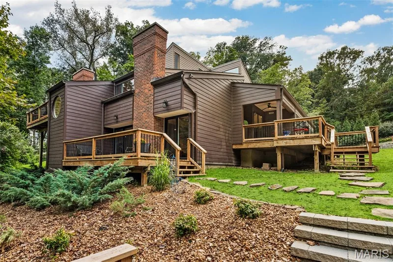 Impressive property and grounds — 35 Arrowhead Estates Court, Chesterfield, MO 63017