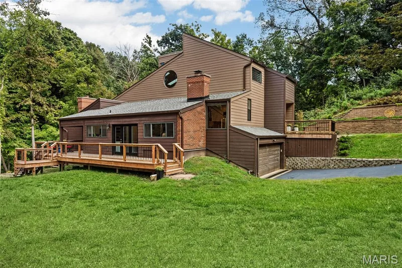 **Grass digitally enhanced as sellers just regraded and seeded** — 35 Arrowhead Estates Court, Chesterfield, MO 63017